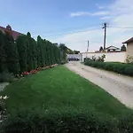 Pensionat Cozy With Garden In 4*