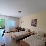 Pensionat Cozy With Garden In 4*