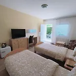 Cozy With Garden In Pensionat 4*