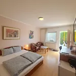 Pensionat Cozy With Garden In