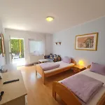 Pensionat Cozy With Garden In Bratislava