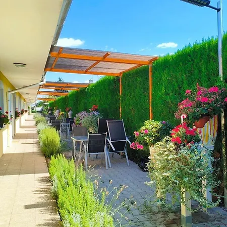 Cozy With Garden In Penzion