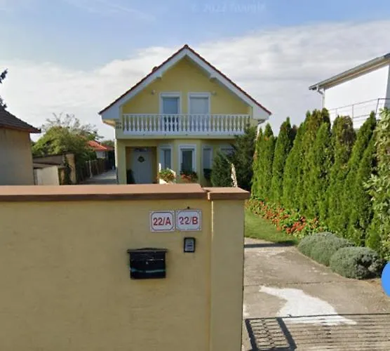 Guest house Cozy With Garden In