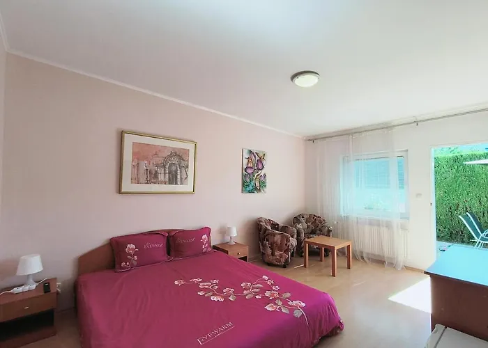 Cozy With Garden In ブラチスラヴァ