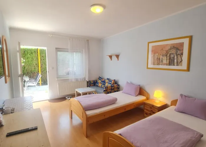 Maison d'hôtes Cozy With Garden In Bratislava