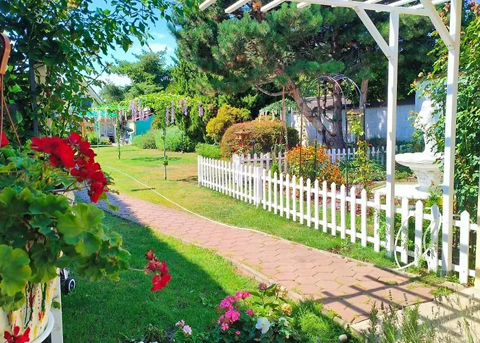 Cozy With Garden In ゲストハウス ブラチスラヴァ