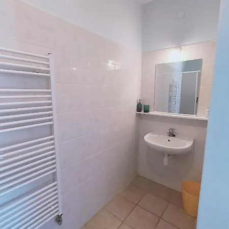 Cozy With Garden In Pensión 4*