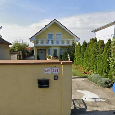 Pensión Cozy With Garden In