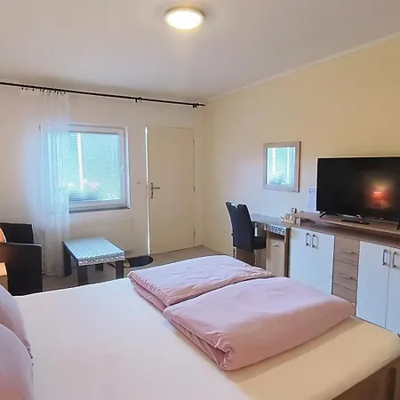 Pensión Cozy With Garden In 4*