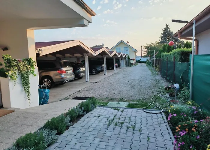 Cozy With Garden In 4* Братислава