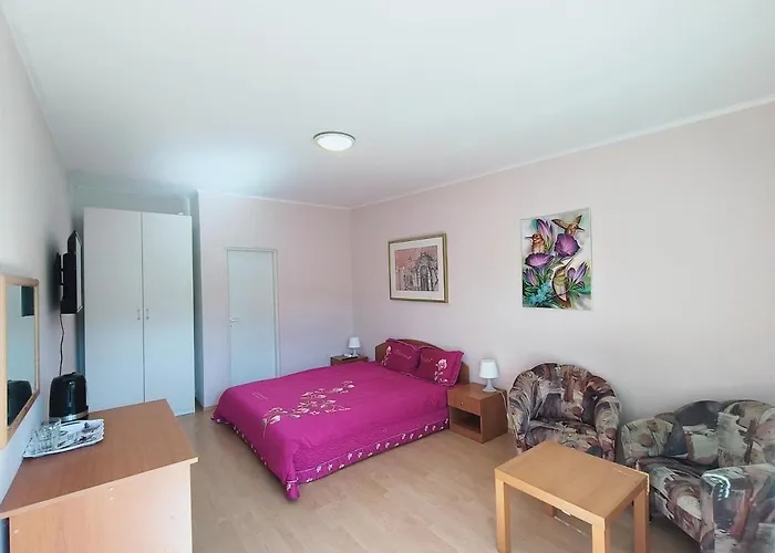 Cozy With Garden In Гостевой дом