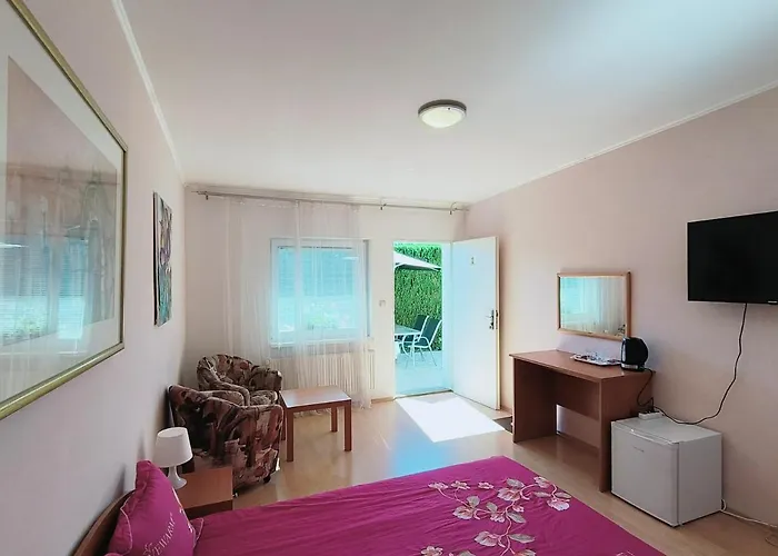 Гостевой дом Cozy With Garden In