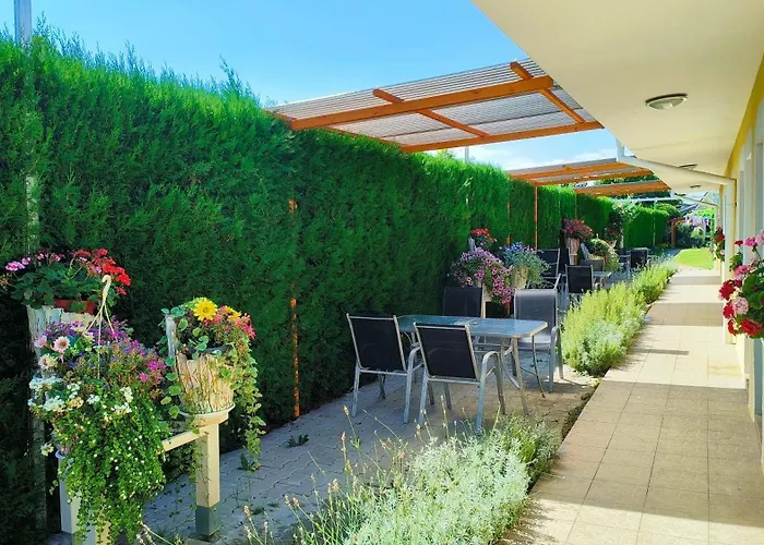 Cozy With Garden In 4* Братислава