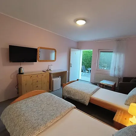 Cozy With Garden In براتسيلافا