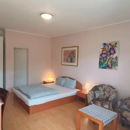 بيت ضيافة Cozy With Garden In