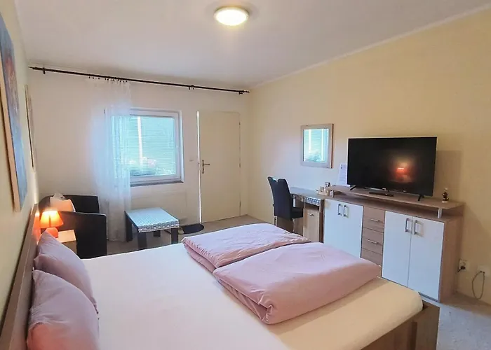 Penzión pre hostí Cozy With Garden In 4*